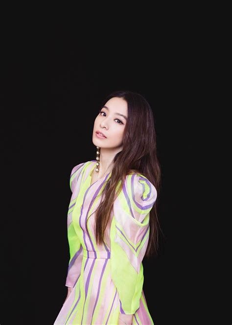 在 鲁君 张 的 音乐专辑 上找到此 pin 图及更多内容。 田馥甄趕場湖南衛視跨年大陸高鐵初體驗車站內險絆倒 - 中時電子報