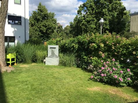 Der film begleitet drei paare durch ihr gartenjahr und zeigt ihre unterschiedl. Wasserfall-Wand aus Zink mit eigenem Wasserreservoir ...