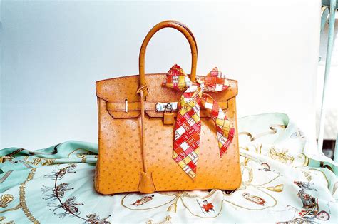It's not a hermes, but the mouawad 1001 nights diamond purse at $3.8 million. Sac Birkin — Wikipédia