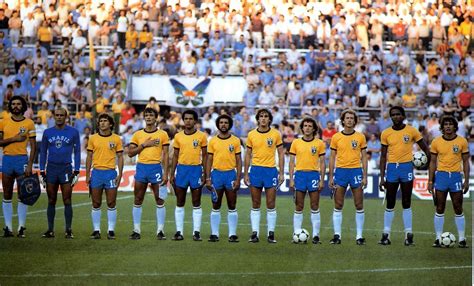 Maradona apela e é expulso na vitória do brasil sobre sua argentina por 3x1 na copa da espanha de 1982. brazil world cup 1982 - 01 | brasil selecao 1982 | oyosan ...