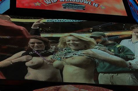 Didn T Know The Wing Bowl Was Like This Shesfreaky