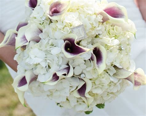white hydrangea and picasso calla lily bouquet