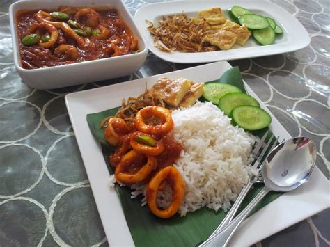 Coconut rice with spicy sweet squid. Mama Aimi Najla Arissa: Nasi lemak sambal sotong petai