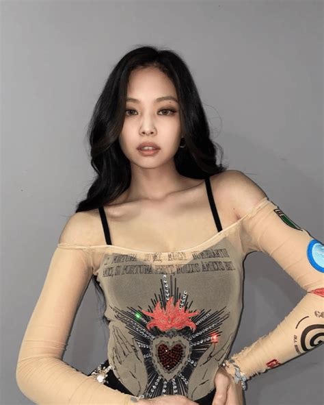 Rosé became a new brand ambassador for yves saint laurent in february 2020. BLACKPINK's Jennie Looks Absolutely Breathtaking On ...