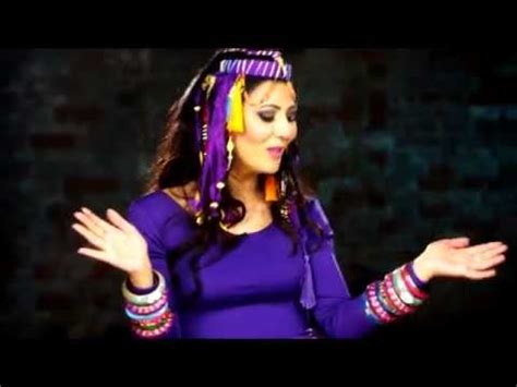 Müzik severler tarafından hayatı, ailesi, kariyeri ve yaşı gibi bir çok soruda merak konusudur. Ayşe Dinçer - Yalan Aşkında Yalan (2015) Dinle & Şarkı ...