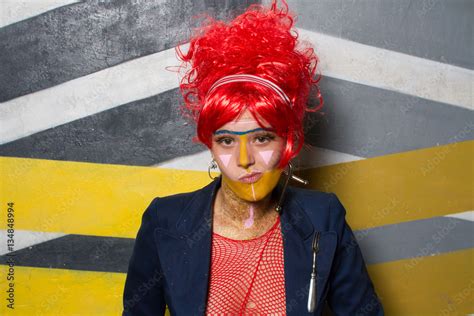 Retrato De Chica Joven Con Estética Punk Y Post Punk Tribu Urbana Futurista Con Peluca Roja Y