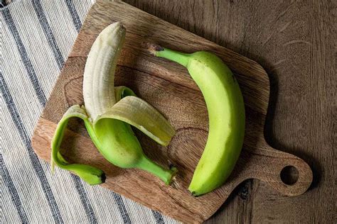 4 Ways To Use Green Bananas That Wont Ripen