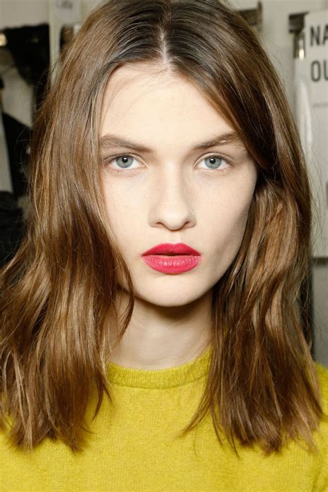 Yep, the bob hairstyle is officially back and what better time to sweep the hair off the back of your neck than when it's so humid? straight colourbone length hair | collar bone length ...