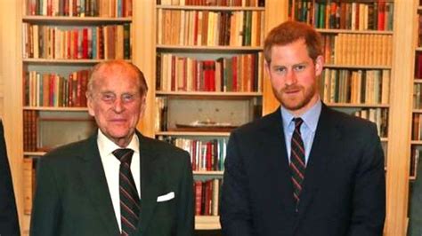 🇬🇧🇬🇧🇬🇧🇬🇧 เจ้าชายฟิลิป ดยุคแห่งเอดินเบอระ พระราชสวามีในสมเด็จพระราชินีนาถเอลิซาเบธที่ 2… สมเด็จพระราชินีนาถเอลิซาเบธที่ 2แต่งตั้ง เจ้าชายเฮนรี่ ...