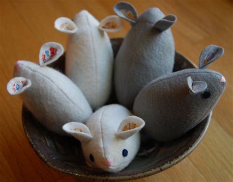 Free Tutorial Felt Mice Ornaments Felt Mouse