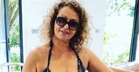 Loose Women Star Nadia Sawalha Nearly Naked As She Ties Her Boobs Up In