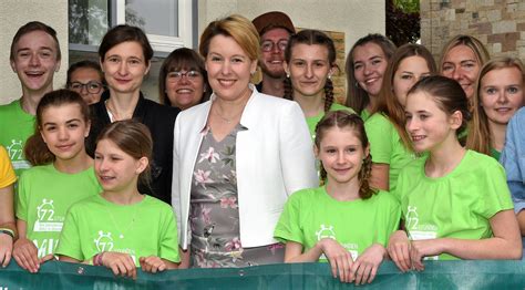 Für die spd will sie jedoch weiterhin spitzenkandidatin bei der wahl zum abgeordnetenhaus bleiben. Franziska Giffey besucht Kindertheater im Rahmen der 72 ...