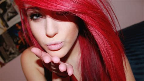 Download Wallpaper 1920x1080 Red Haired Red Eyes Girl Kiss Full Hd