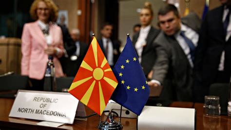 Je vnitrozemský stát, hraničí s kosovem na severozápadě, se srbskem na jde přibližně o severní třetinu větší zeměpisné oblasti makedonie, která zahrnuje také sousední části. Zklamanou Severní Makedonii čekají volby. Jazýčkem na ...