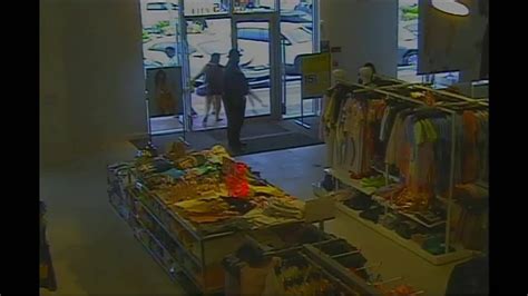 Shoplifter Pepper Sprays Security Guard At Store In Kendall Police Say Youtube
