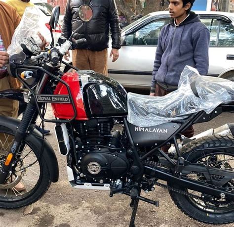 The first batch of bikes launched in india almost two years ago were plagued by a series of problems, and by the power of the internet many people got to know about them. 2020 BS6 Royal Enfield Himalayan Starts Reaching Dealerships