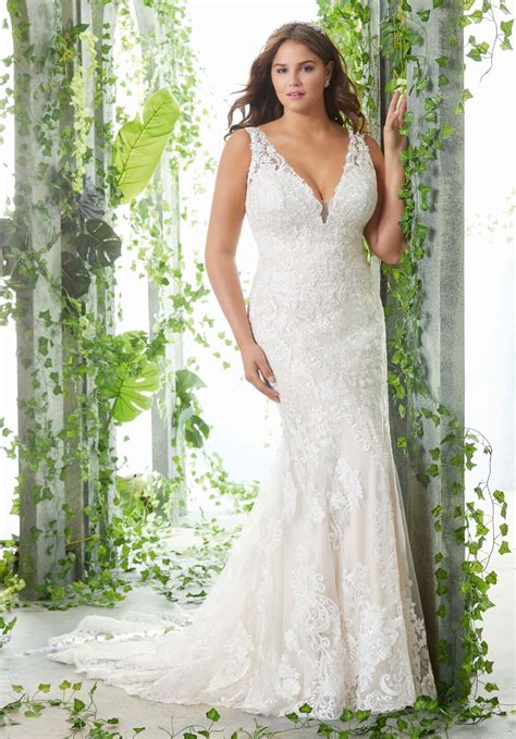 23 Best Wedding Dresses For Curvy Ladies For 2021 Royal Wedding