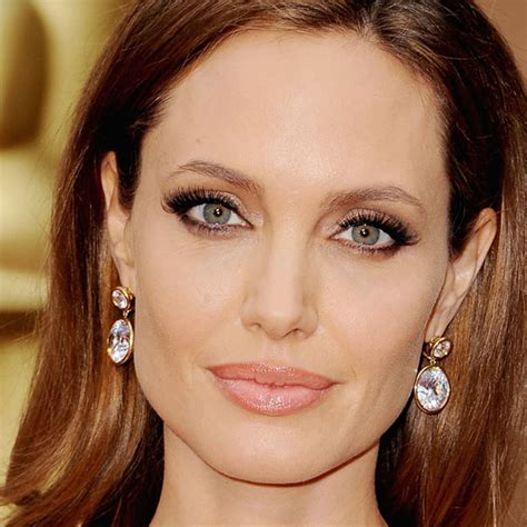 Angelina Jolie Was Insecure About The Decision To Be A Mom Edm Chicago