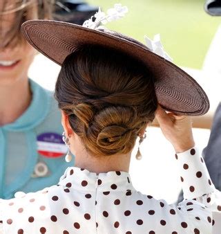 Kate Middleton La Princesse Pass E Reine Dans Lart Du Chignon