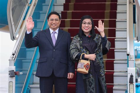 Thủ tướng Phạm Minh Chính cùng Phu nhân lên đường thăm chính thức