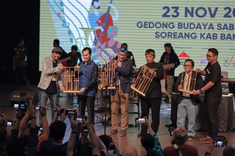 Download lagu house music indonesia 2019 dapat kamu download secara gratis di downloadlagu321.site. Konferensi Musik Indonesia 2019 Di Bandung Diikuti Ratusan Musisi Tanah Air - Boleh Music