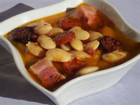 El cachopo de ternera es una receta asturiana que consiste en un filete empanado y relleno de jamón o. Fabada asturiana Ana Sevilla | Fabada asturiana, Recetas ...