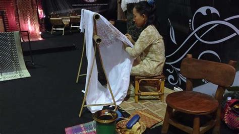 Hora local na cidade de lebaksiu : Pameran Kain Tradisional Adiwastra Nusantara 2019 Kini Sasar Generasi Milenial - Fashion Fimela.com