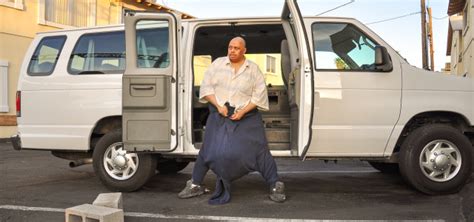 Tlc Introduces Viewers To The Man With The 132 Lb Scrotum