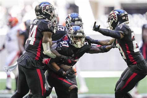 Hometown Hero: Atlanta Falcons DB Dee Alford Helps Griffin, Georgia