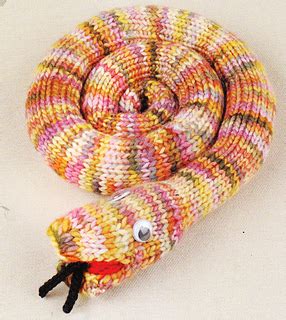 Patterns preceded by an plus sign (+) require free registration (to that particular pattern site, not to knitting pattern central) before viewing. Ravelry: Snake pattern by Susie Johns