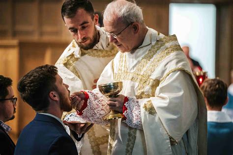 Ten Points In Favor Of Communion On The Tongue—and The Sordid History