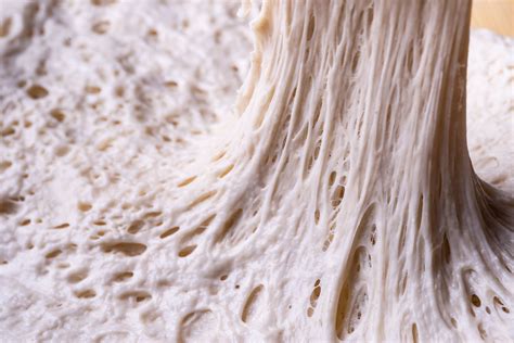 Trasferite la farina in una ciotola capiente ed amalgamatela con i formaggi grattugiati ed il lievito in polvere. Come fare la Torta pasqualina al formaggio | DeAbyDay