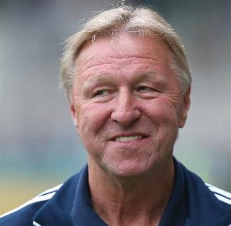 Totalt 52 lag deltog i kvalspelet och totalt åtta lag deltog i huvudturneringen. sp-Fußball-DFB-U21-EM-2015-Play-offs-Auslosung : EM-Quali ...
