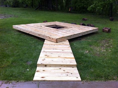 The floating fire pit is the newest innovation in outdoor activities such as boating, camping and river rafting. Floating deck fire pit | Deck design and Ideas