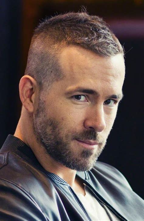 Ryan reynolds haircuts look easy, but really the trick is that ryan knows what looks good on him and in many ways he sticks to that. Ryan Reynolds haircut | Cheveux masculins, Cheveux courts ...