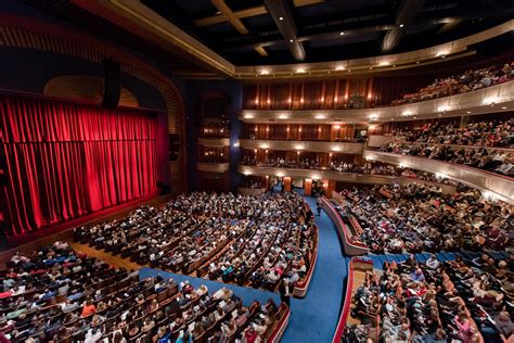 Minnesota Theater Fills the House - Leisure Group Travel