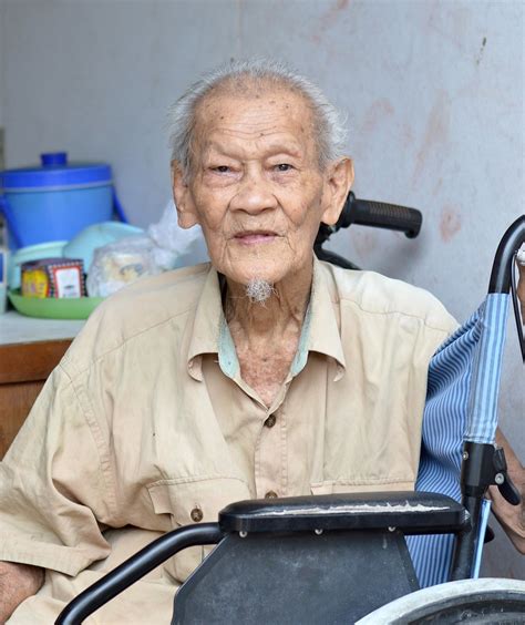Grandpa In His Wheelchair The Foreign Photographer ฝรั่งถ่ Flickr