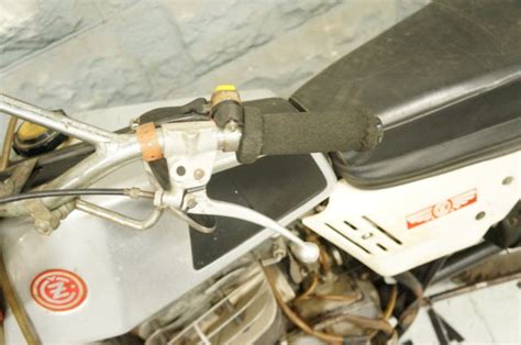 This modification was used for riding schools, where student rider sat up front and instructor in the back. 1974 CZ 250 ENDURO 988-2 JAWA CZ250 988.2 TYPE 988