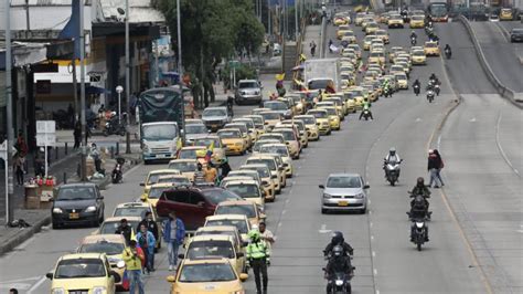 Colombia duque inicia operativo militar para desbloquear carreteras en medio de negociación para terminar movilizaciones. Paro Nacional Protestas en vías entre Bogotá y ...