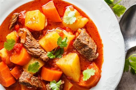 Goulasch Hongrois Traditionnel Ragoût De Boeuf Avec Pommes De Terre