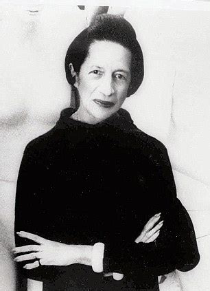 Imore The Eye Has To Travel Omaggio A Diana Vreeland