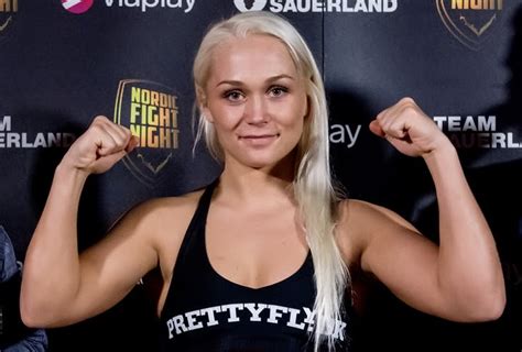 Dina thorslund marbella fitness camp, the original scandinavian fitness bootcamps in the costa del dina is a professional boxer and has also been into handball, football, trampoline and horseriding. Dina Thorslund will nächsten WM-Titel!