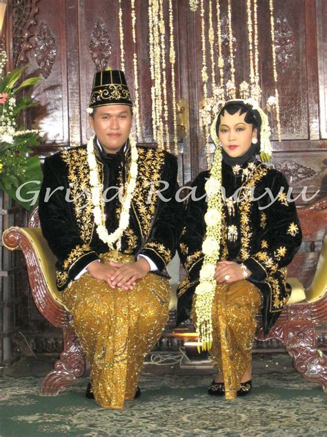 Tata cara pelaksanaan pernikahan adat sunda yang benar from www.cepetnikah.com. Cara Isi Barang Seserahan Pernikahan Sederhana : Paket ...