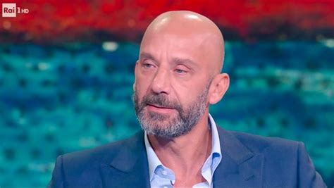 Born 9 july 1964) is an italian former football manager and player who played as a striker. Vialli commosso: «Innamorato della Samp, dico grazie ai ...