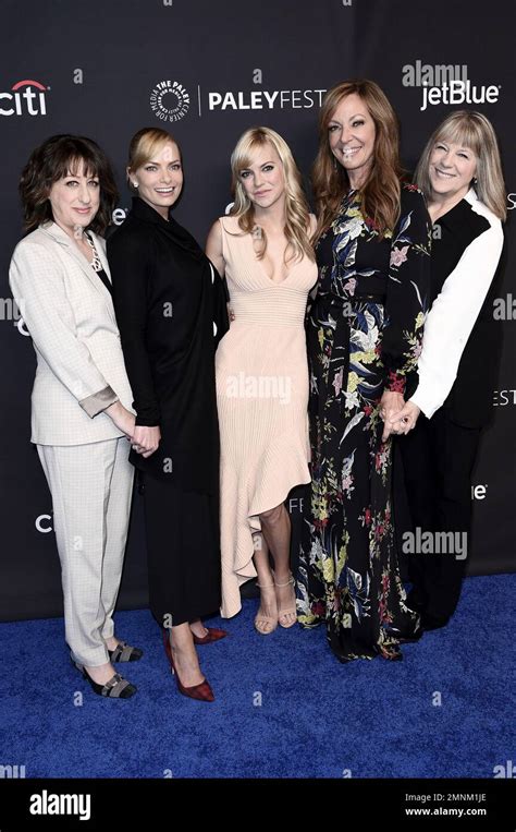 Beth Hall From Left Jaime Pressly Anna Faris Allison Janney And Mimi Kennedy Attend The Th