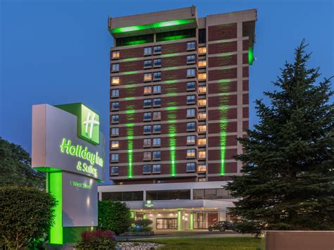 Hotel in Pittsfield, Massachusetts | Holiday Inn Hotel & Suites