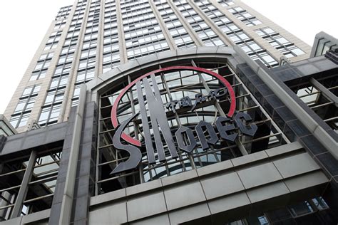 Zhōngguó shíhuà), is a chinese oil and gas enterprise based in beijing. Sinopec Group Slims Down Amid Push to Reinvigorate State ...