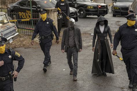 Watchmen Introduces A Different Kind Of Superhero Story In The