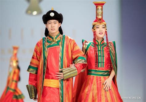 Хөх хотод Монгол үндэсний хувцасны фестиваль болж байна ...
