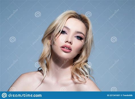 Mujer Con Rostro De Belleza Retrato Facial De Piel Concepto De Belleza